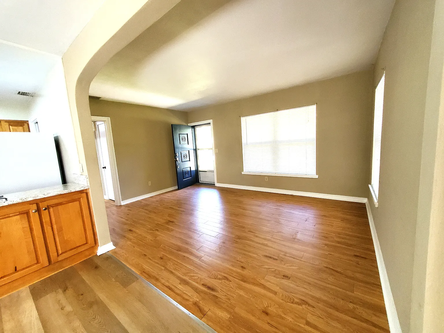 2 bed, 1.5 bath, 1375 sqft, $1,400 — Photo 4
