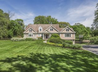 11 Seymour Pl E, Armonk, NY 10504