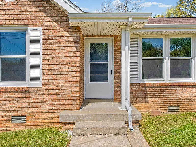 931 Poppy Dr — Photo 5