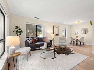 4 Summit Dr APT 7, Reading, MA 01867