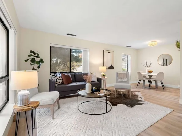 4 Summit Dr APT 7, Reading, MA 01867