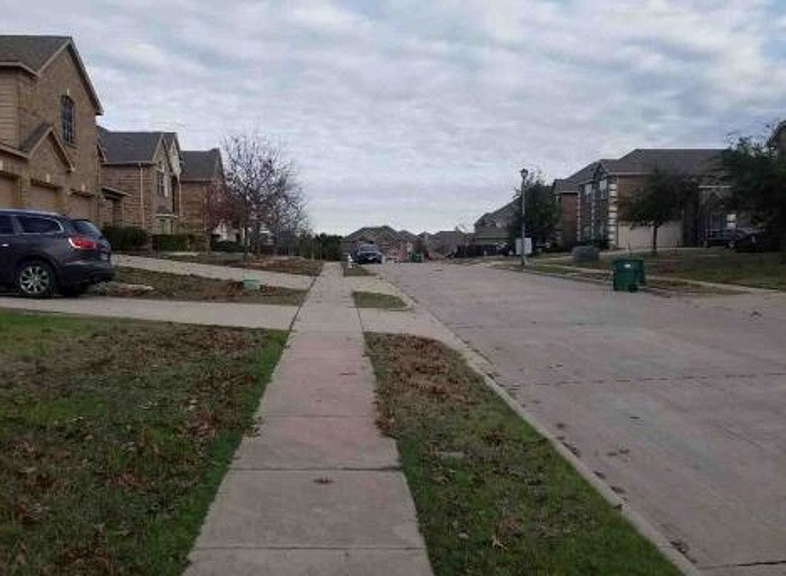 Exterior Neighborhood (street photo)