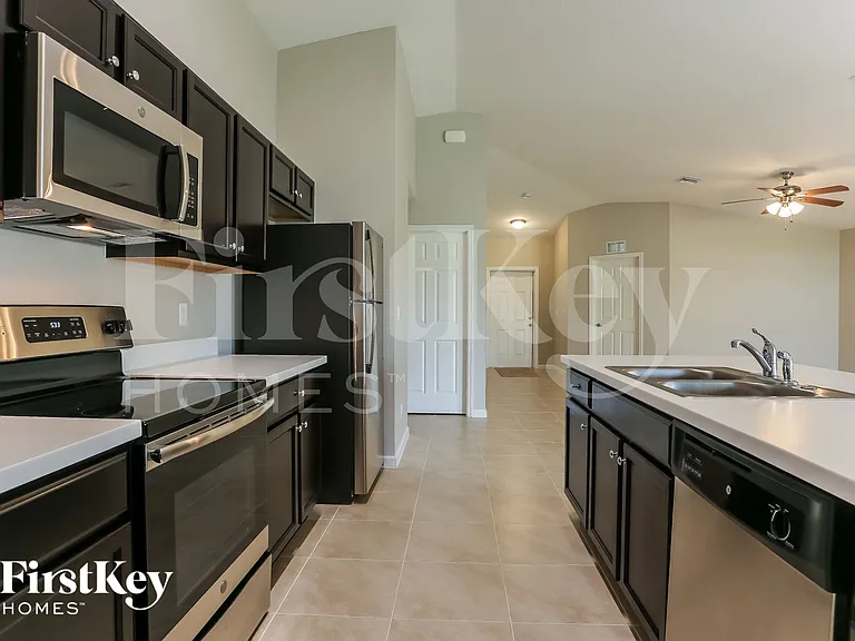 729 SW Estate Ave — Photo 6