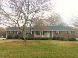 2216 Lakeshore Dr, Greensboro, NC 27407