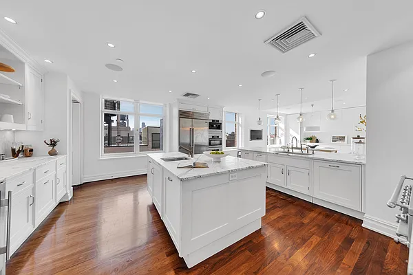 Sold by Sotheby's International Realty | media 8