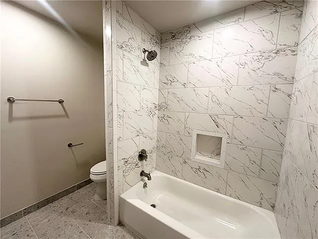 916 N Broad St — Photo 15