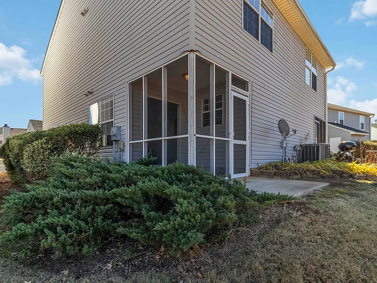 44 Hayfield Ln — Photo 35