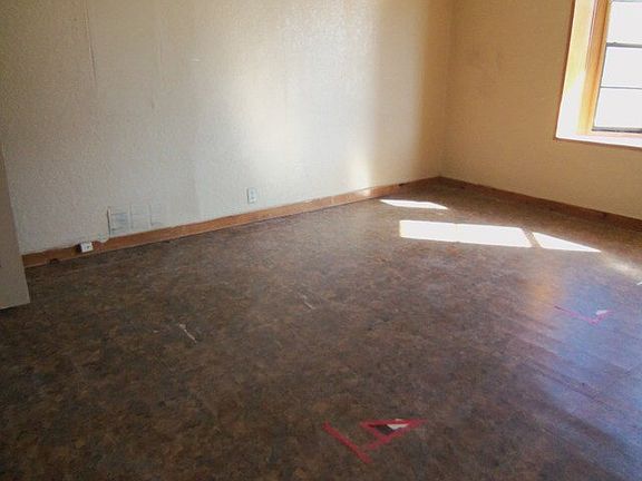 3rd image of 707 E Fordham St