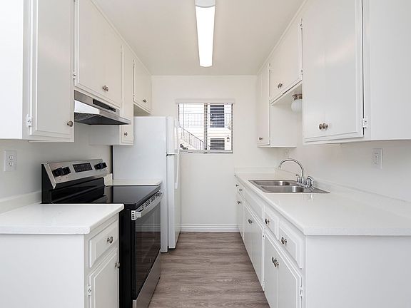 3rd image of 274 Twin Oaks Ave APT 1D