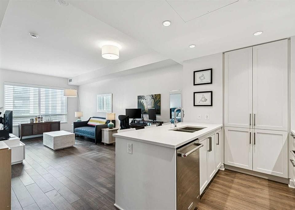 1st image of 46 W 9th St NE #402