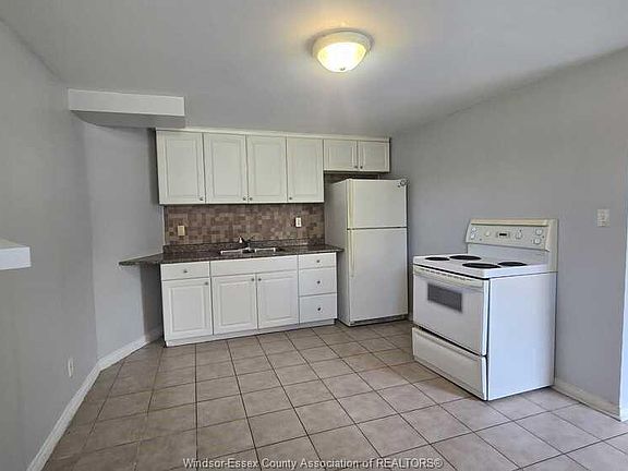 5th image of 805 Giles Blvd E