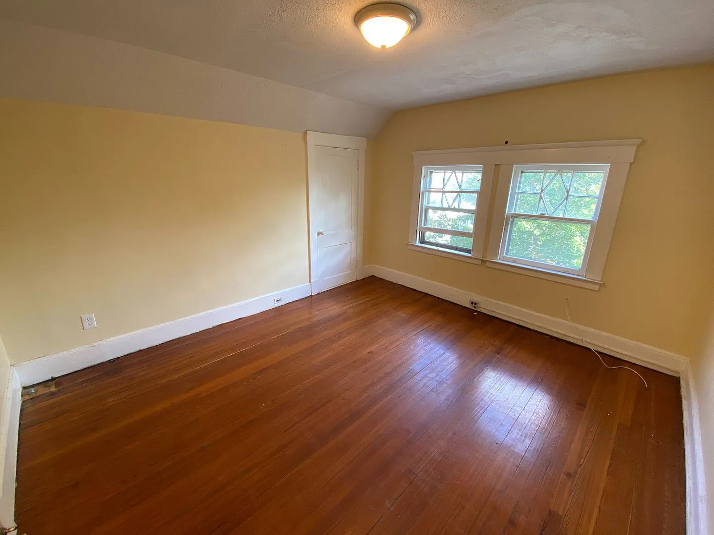 396 Ellsworth — Photo 2