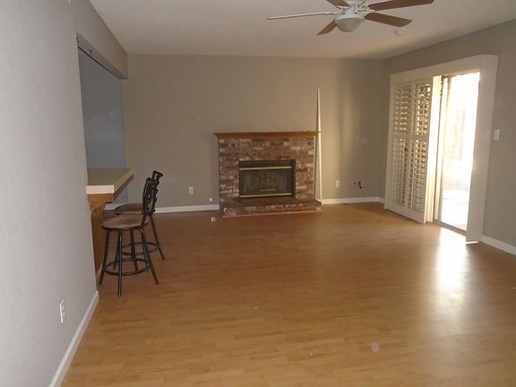 Family room/gas fireplace