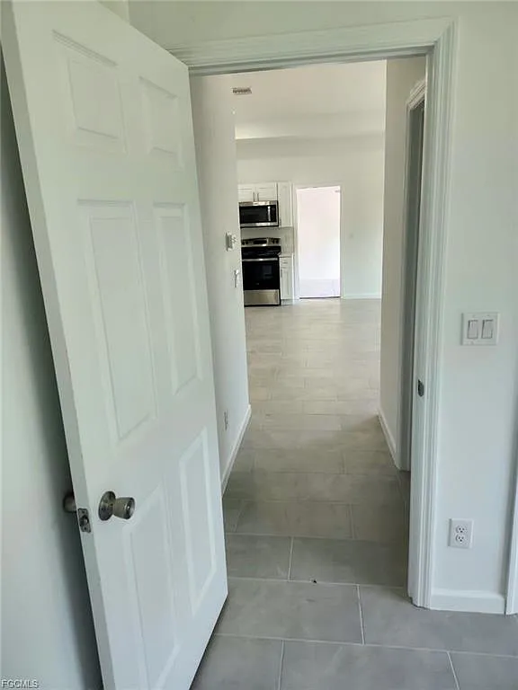 1104 Capri Street East - 1 — Photo 3