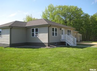 5592 Fulton Rd, Fulton, IL 61252