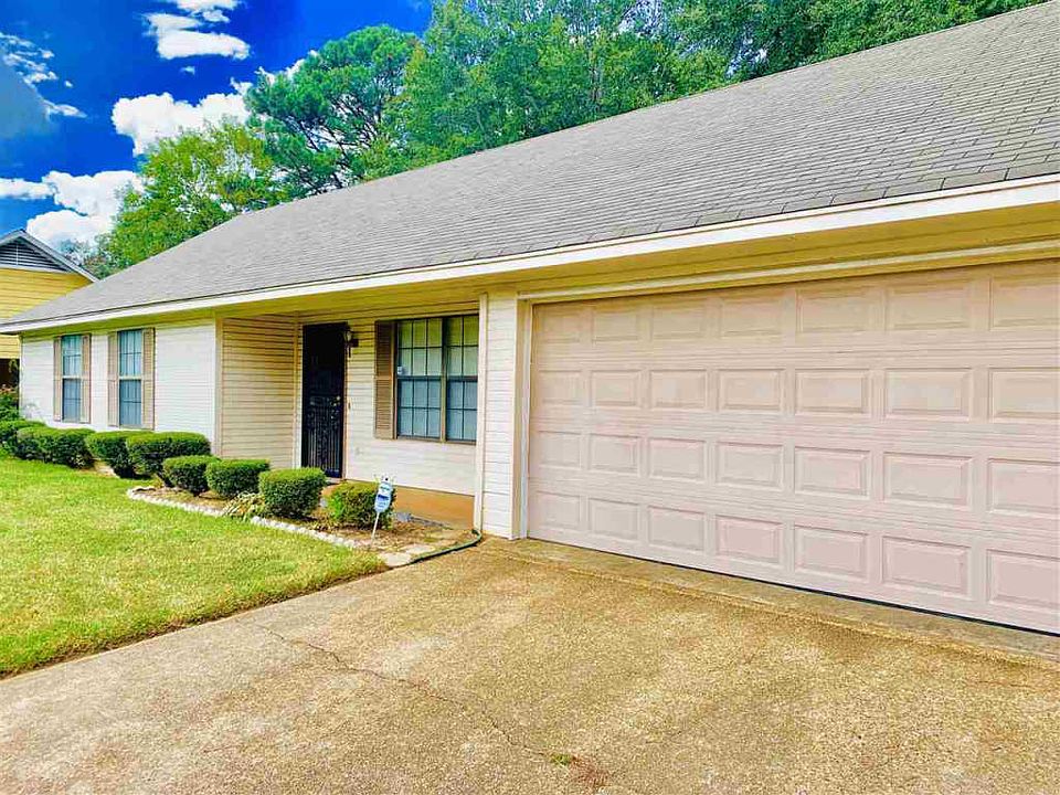 1st image of 137 Woodcliff Dr