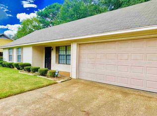 137 Woodcliff Dr, Jackson, MS 39212