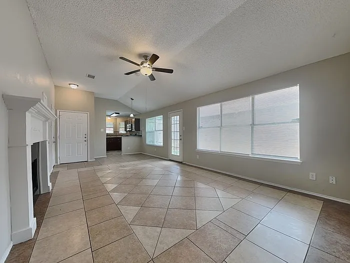 3104 Stonewall Ln — Photo 3