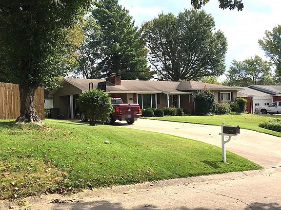 2nd image of 1572 Howell St