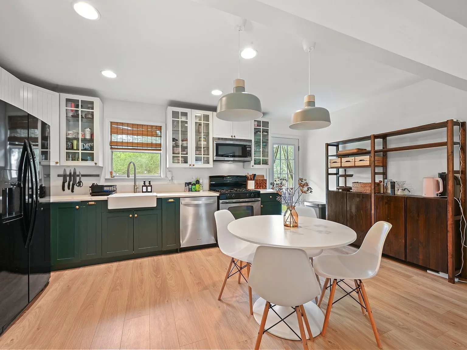 4 bed, 2.0 bath, 1170 sqft, $3,000 — Photo 4
