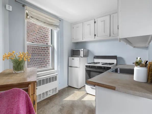 68-15 Selfridge Street image 5 of 13