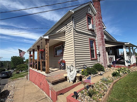 2nd image of 209 Washington St
