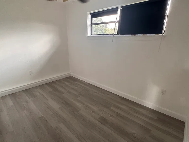 610 Yucatan Dr — Photo 6