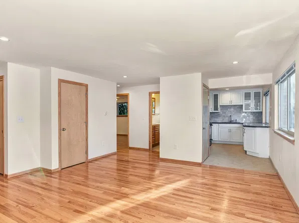 Paseo Apartments, 1515 6th Ave W APT 205, Seattle, WA 98119