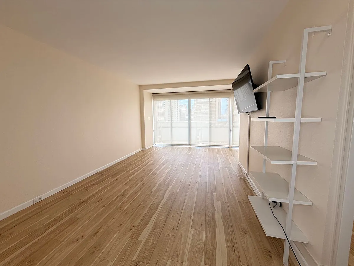 Photo 2 of 12 - 445 Kaiolu St #1006 - Honolulu, HI Building Photo - 445 Kaiolu St #1006