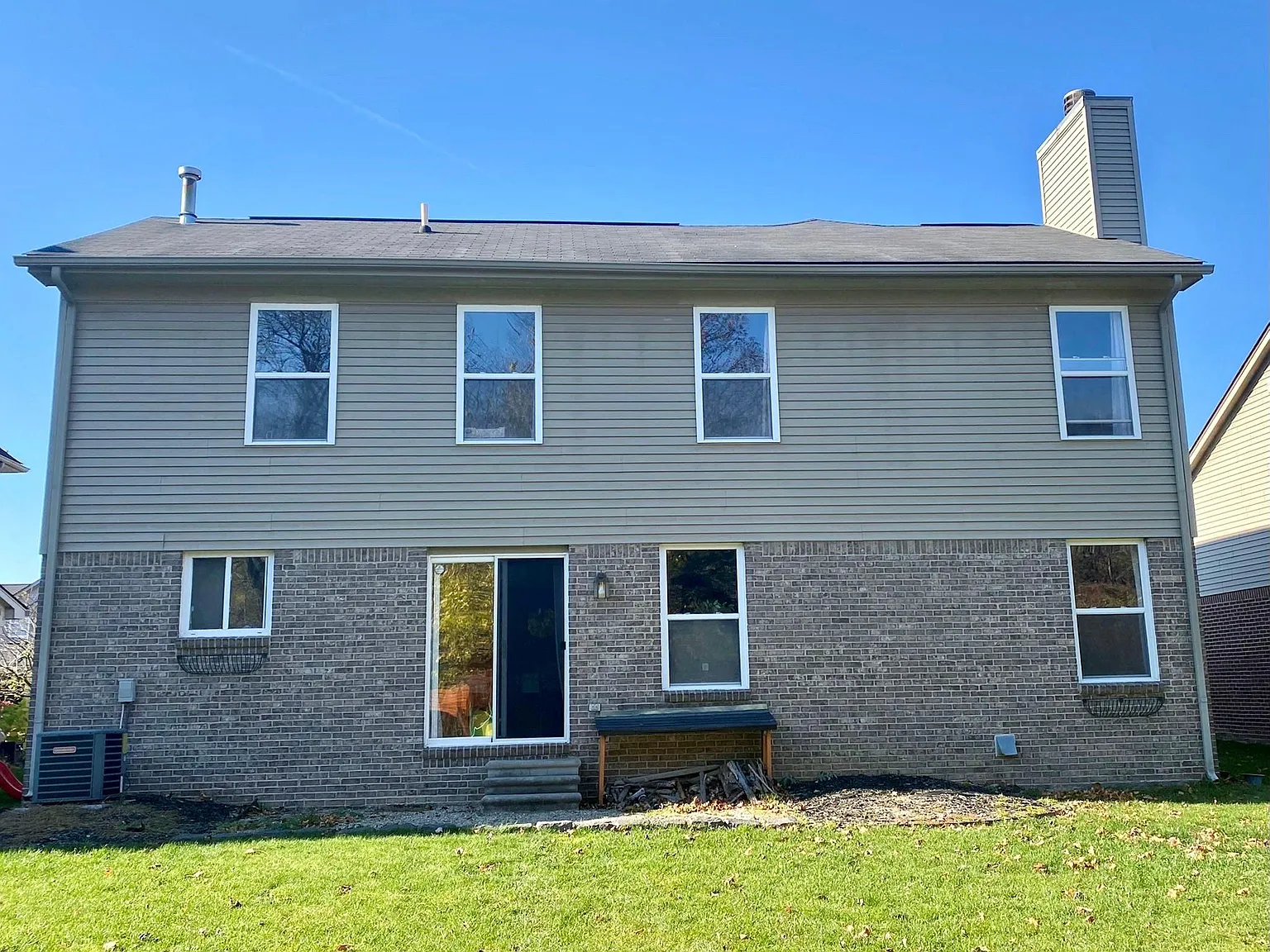 4 bed, 2.5 bath, 2098 sqft, $2,600 — Photo 3