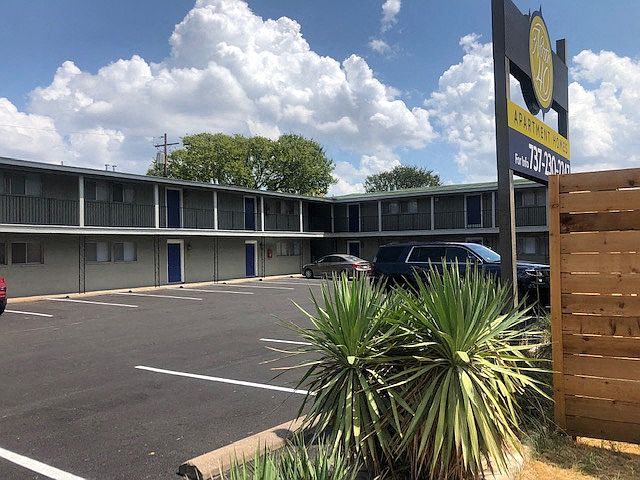 North 40 Apartments parking lot and exterior building