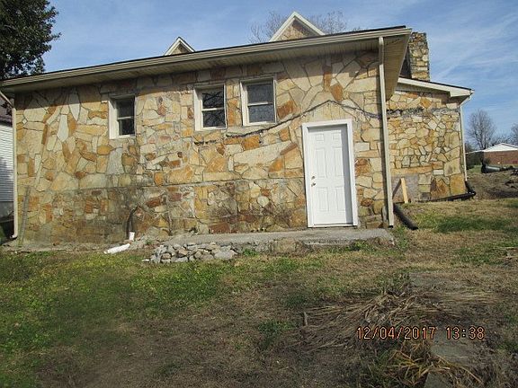 2nd image of 213 N 5th St