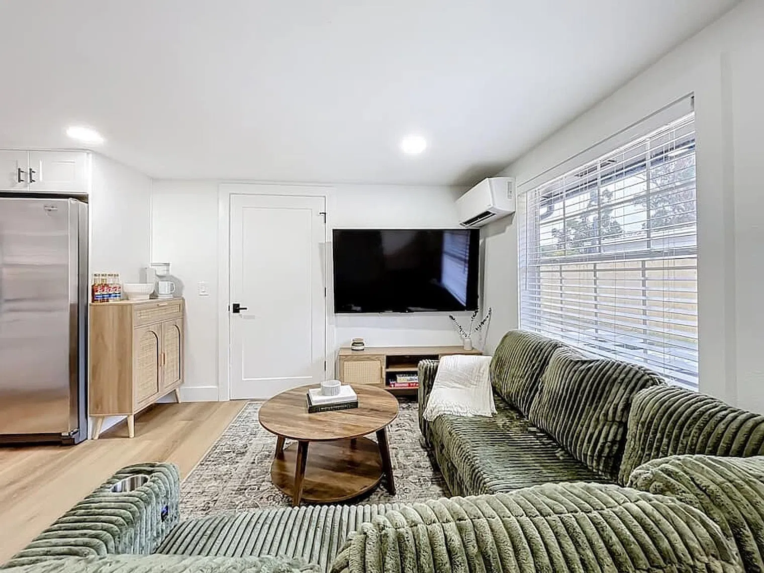 3 bed, 2.0 bath, $5,411 — Photo 4