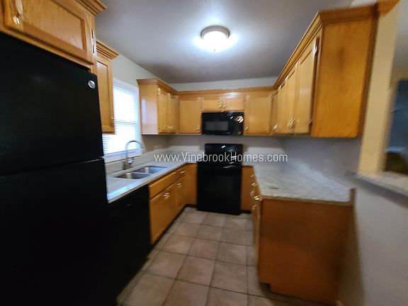 3rd image of 4020 E 47th St