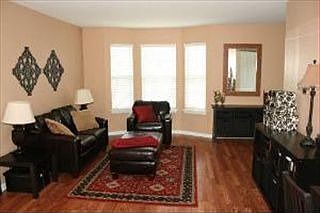 4th image of 821 Medford Dr