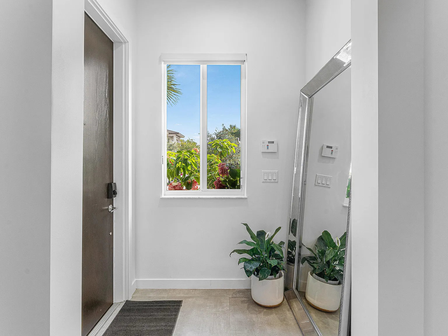 4 bed, 3.5 bath, 1945 sqft, $3,800 — Photo 4