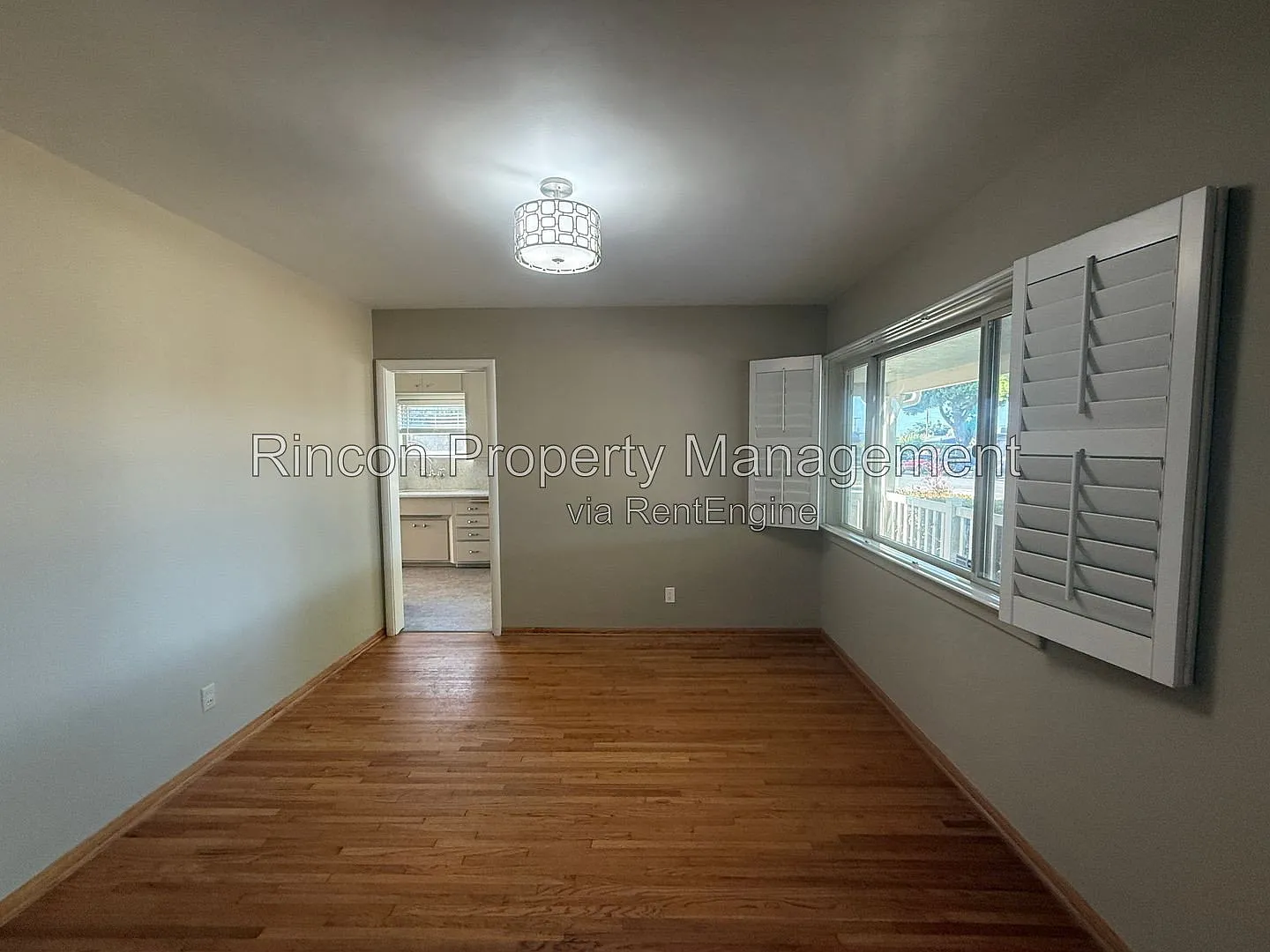 3 bed, 2.5 bath, 2242 sqft, $3,995 — Photo 4