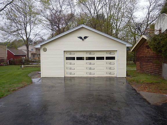 3rd image of 19 Parker Ave