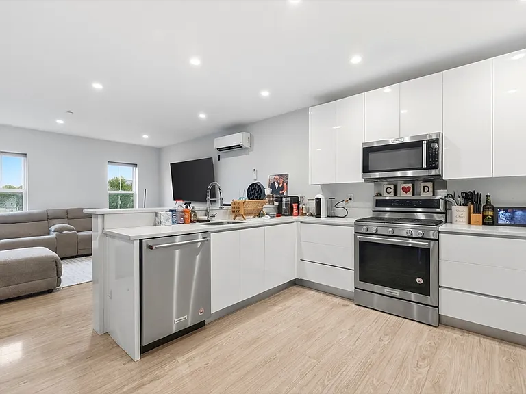 145 Newbury Ave #18 — Photo 1