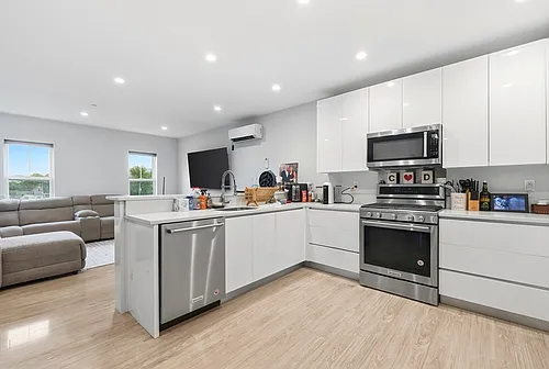 145 Newbury Ave #18 Photo 1