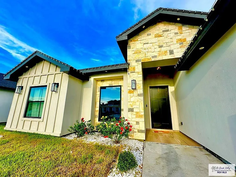 401 Tamarindo Ln — Photo 2