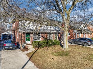2032 Vernier Rd, Grosse Pointe Woods, MI 48236