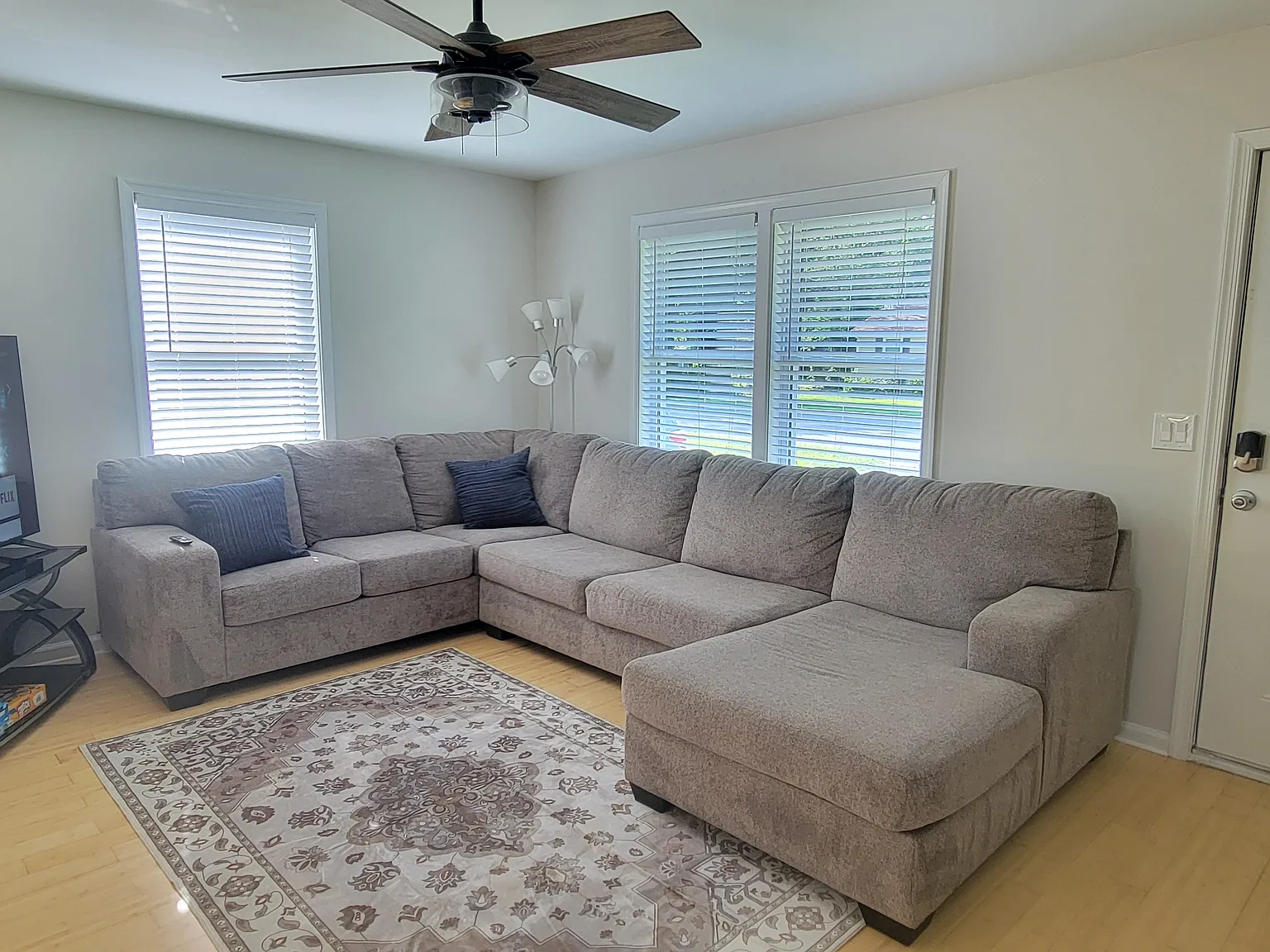 3 bed, 1200 sqft, $2,095 — Photo 4
