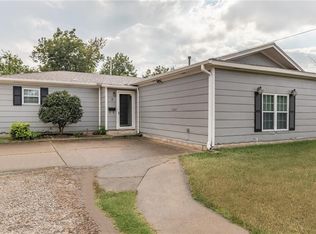 9 Shirley Ln, Edmond, OK 73003