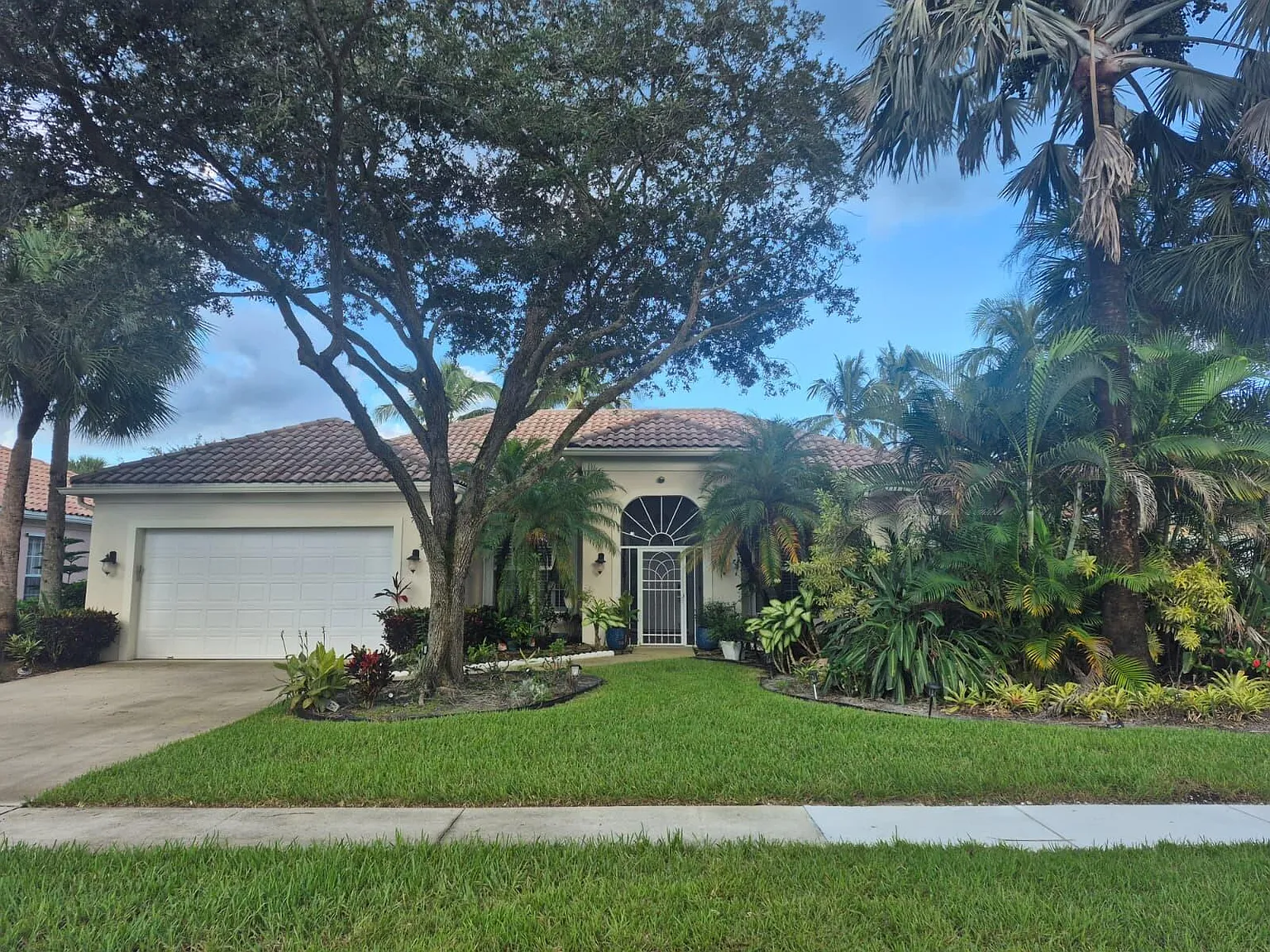 4 bed, 3.0 bath, 2809 sqft, $5,700 — Photo 1