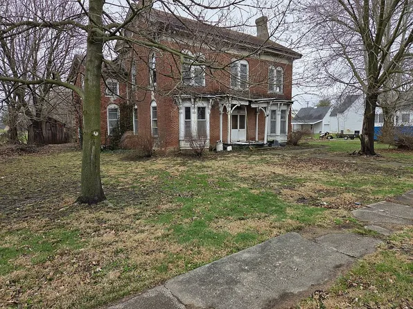303 N Broadway St, Newman, IL 61942