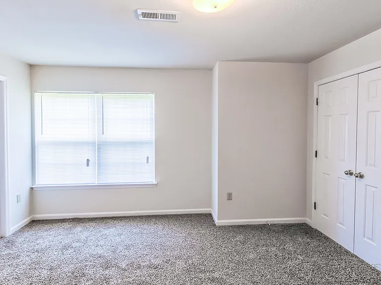 Plymouth Ridge Apartments — Photo 12