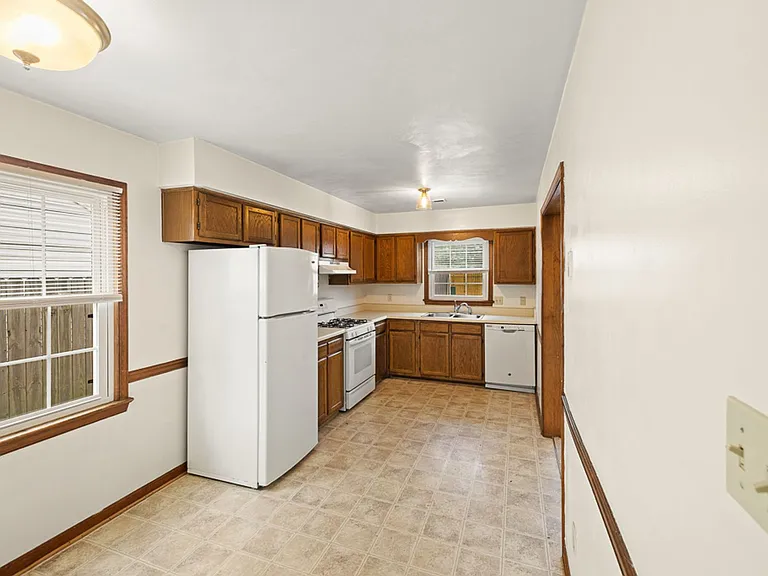 868 Avatar Dr — Photo 15