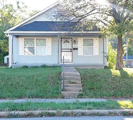 2nd image of 2621 N Dearborn St