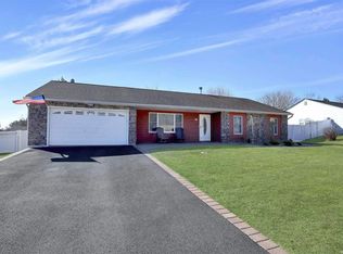 44 Inverness Rd, Holbrook, NY 11741